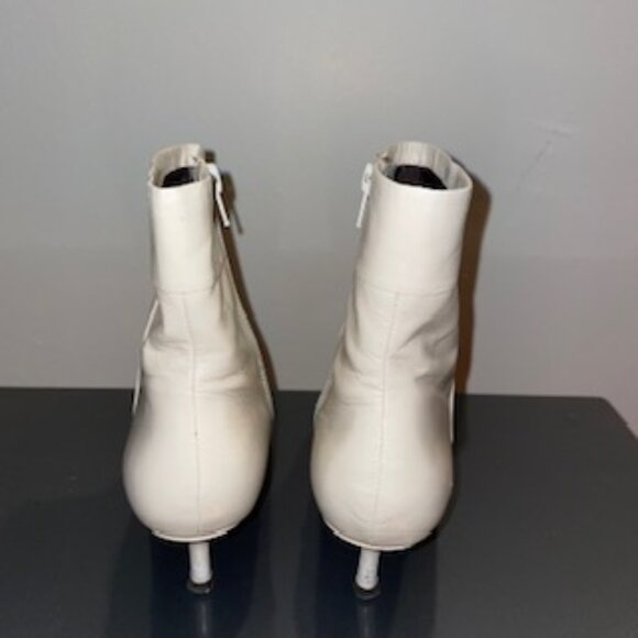 Nine West Sculpt Ankle Boot Ivory 2" Heel Size 8 M - Picture 7 of 9